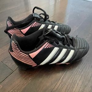 Soccer shoes